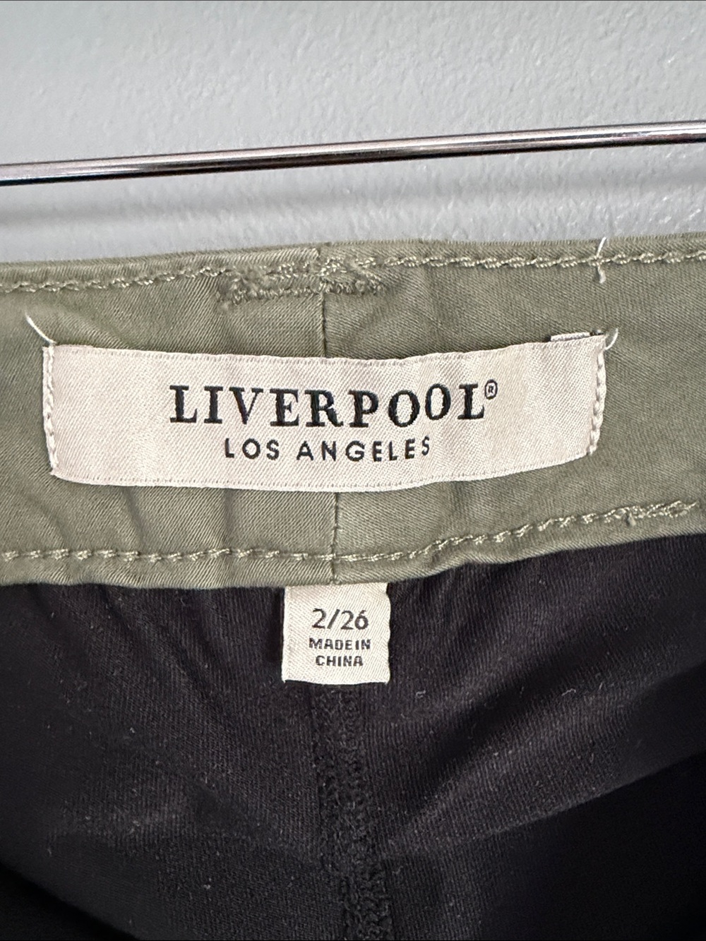 Liverpool Women’s Cargo Utility Gorpcore Mini Skort Green Stretch Twill Sz 2/26 - Picture 3 of 4
